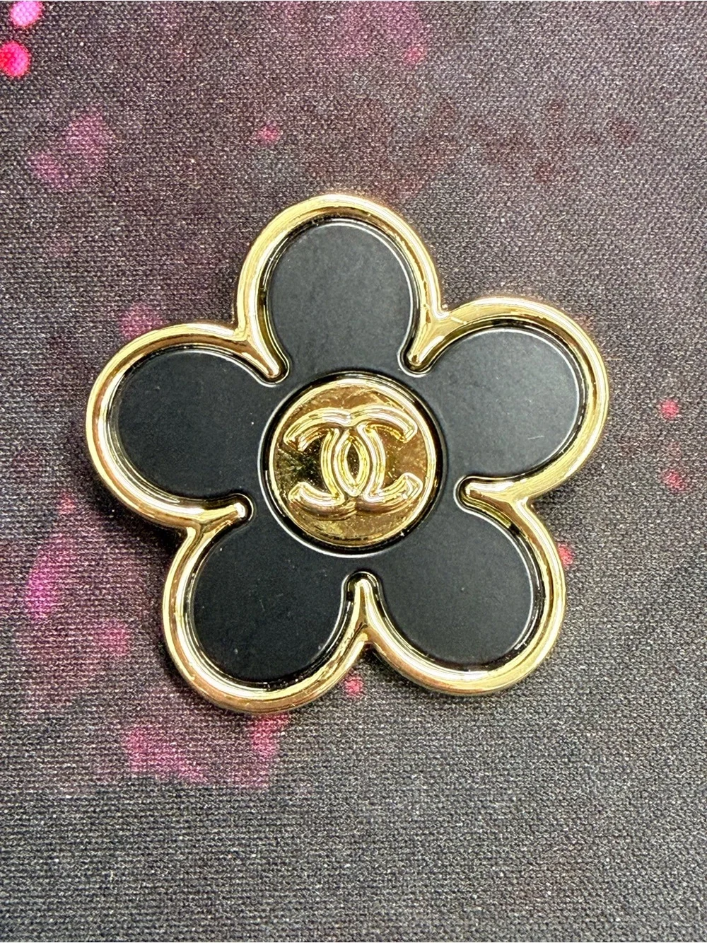 Fashion Jewelry Black and Gold Flower-Shape Brooch